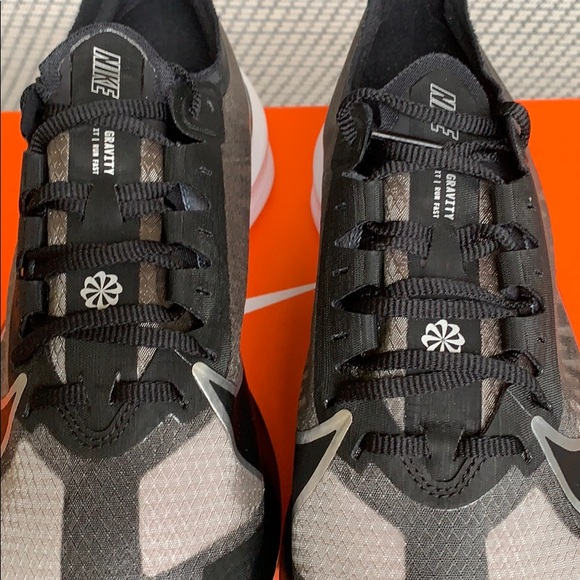 nike zoom gravity black metallic silver